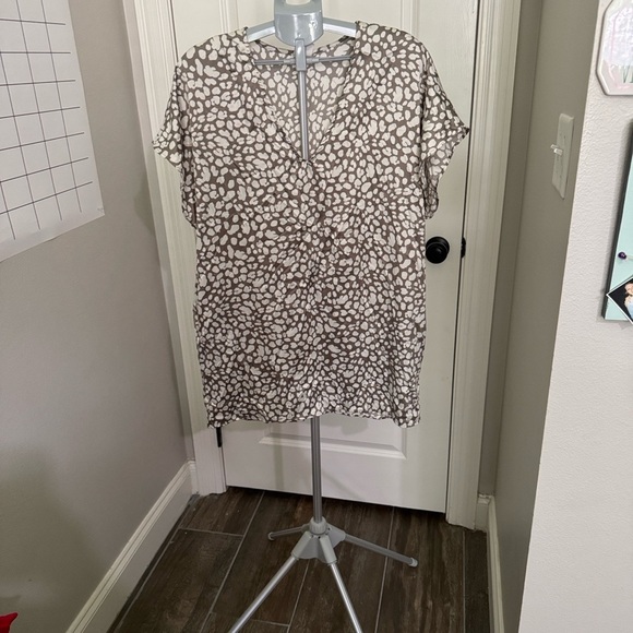 By Together Taupe and White Patterned Blouse - Picture 5 of 10
